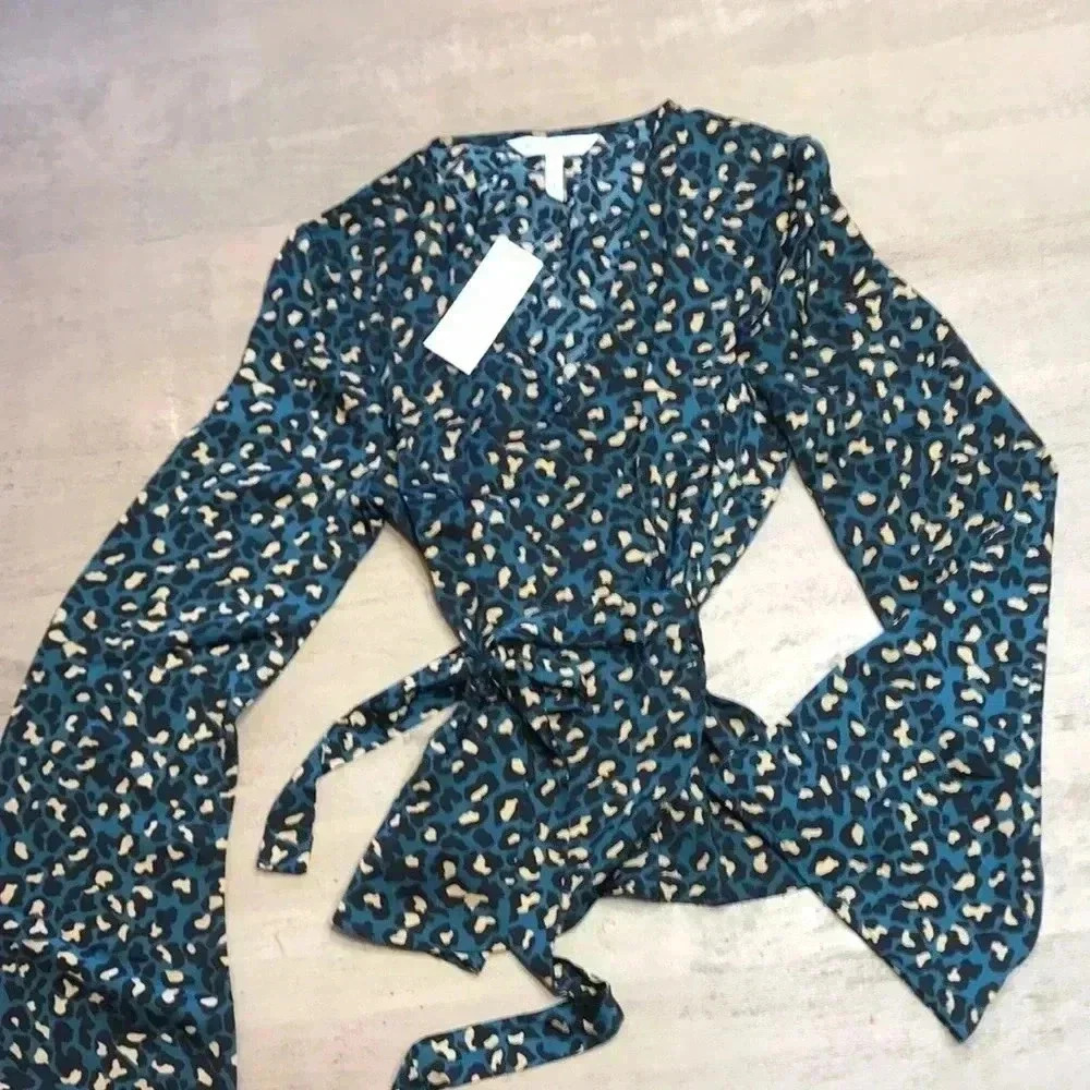 NWT BCBGeneration blouse size small